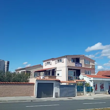 Apartment Meri- Near The Zadar Main Bus Station Exterior photo