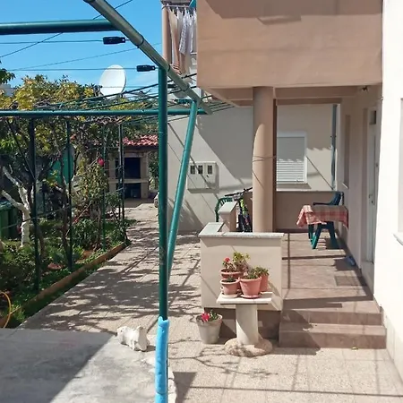 Apartment Meri- Near The Zadar Main Bus Station Exterior photo