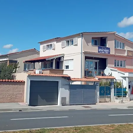 Apartment Meri- Near The Zadar Main Bus Station Exterior photo